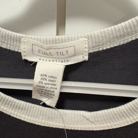 2 Neutral Colored Tees NWT - Picture 6 of 10